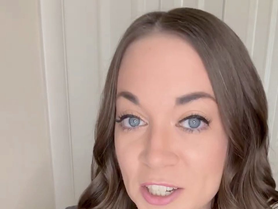 How to pronounce GARAGE in an American accent